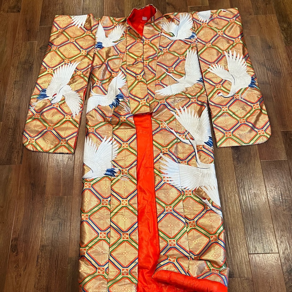 Elegant Kimono with Crane Design